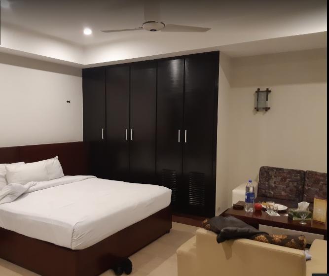 Hotel Multan Continental エクステリア 写真