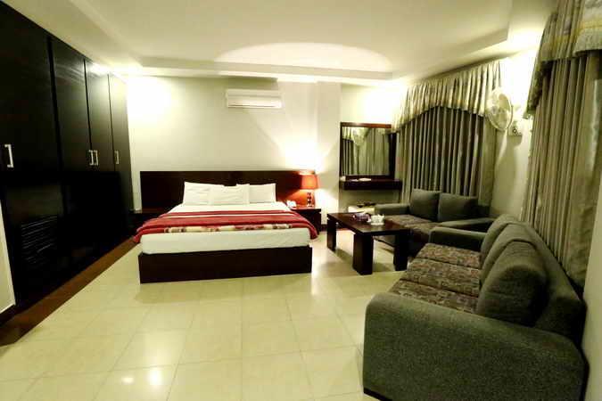 Hotel Multan Continental エクステリア 写真